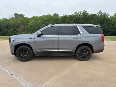 Used 2021 GMC Yukon SLT w/ SLT Premium Package RWD image 2