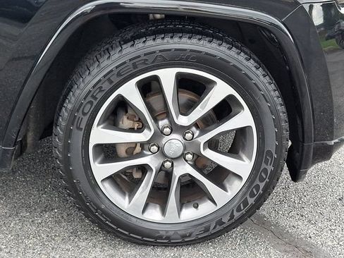 Used 2018 Jeep Grand Cherokee Overland AWD/4WD image 11