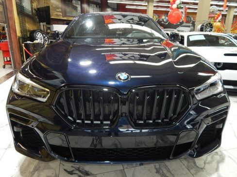 Used 2022 BMW X6 xDrive40i w/ Executive Package image 2