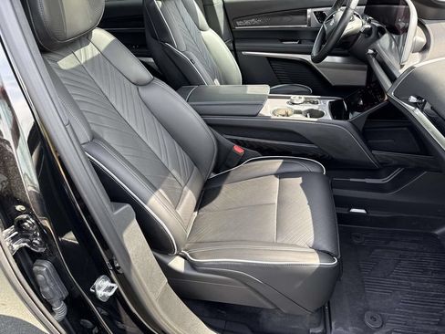 Used 2026 Cadillac Vistiq Platinum w/ LPO, Floor Liner Package AWD/4WD image 7