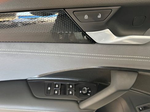 New 2026 Volkswagen Tiguan SE R-Line FWD image 9