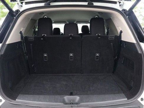 Certified 2025 Nissan Pathfinder SV FWD image 7