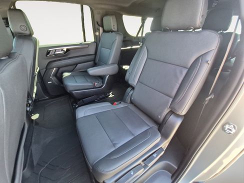 Used 2026 Chevrolet Suburban Z71 w/ Comfort Package image 23