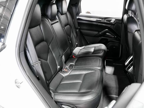 Used 2015 Porsche Cayenne S image 34