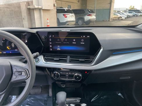 Used 2025 Chevrolet Trax LT image 17