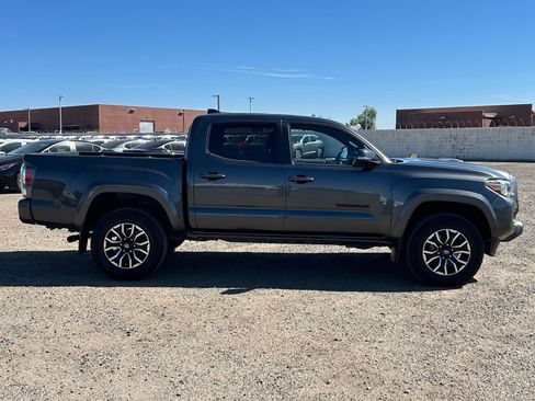Used 2020 Toyota Tacoma TRD Sport w/ Technology Package image 4