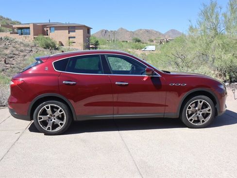 Used 2017 Maserati Levante S AWD/4WD image 9