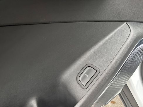 Used 2025 GMC Acadia Elevation image 15