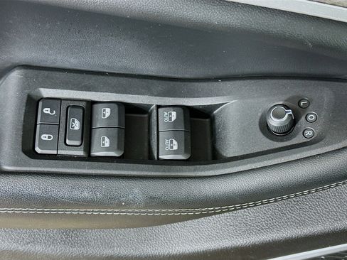 Used 2022 Jeep Grand Cherokee L Limited image 15