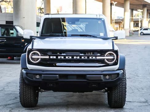 New 2025 Ford Bronco Outer Banks w/ Sasquatch Package image 2