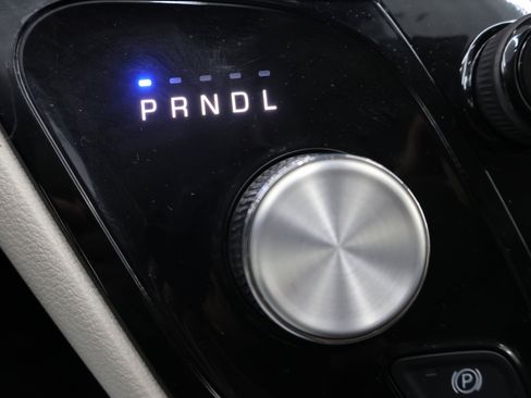 Used 2024 Chrysler Pacifica Touring-L FWD image 48
