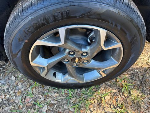 Used 2025 Chevrolet Trax LT w/ LT Convenience Package image 31