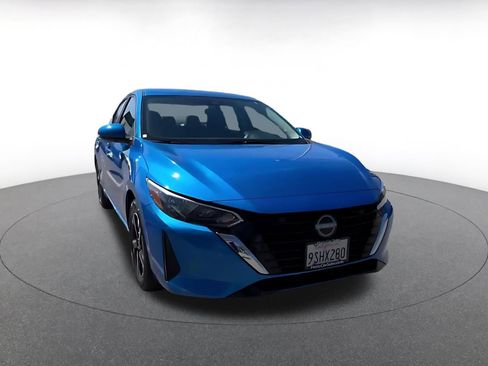 Used 2025 Nissan Sentra SV image 3