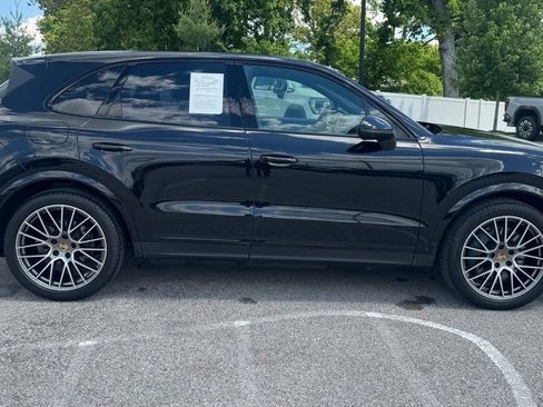 Used 2022 Porsche Cayenne S Platinum AWD/4WD image 2