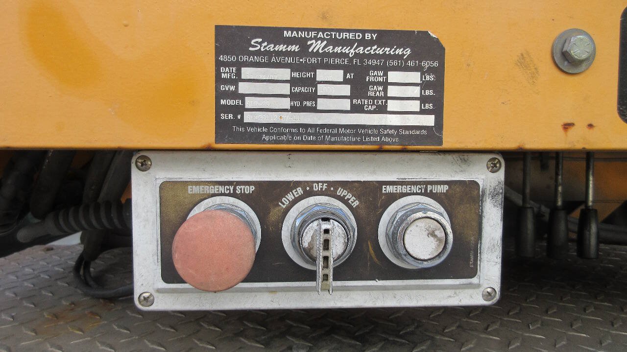Used 2007 Ford F550 2WD Regular Cab Super Duty image 14