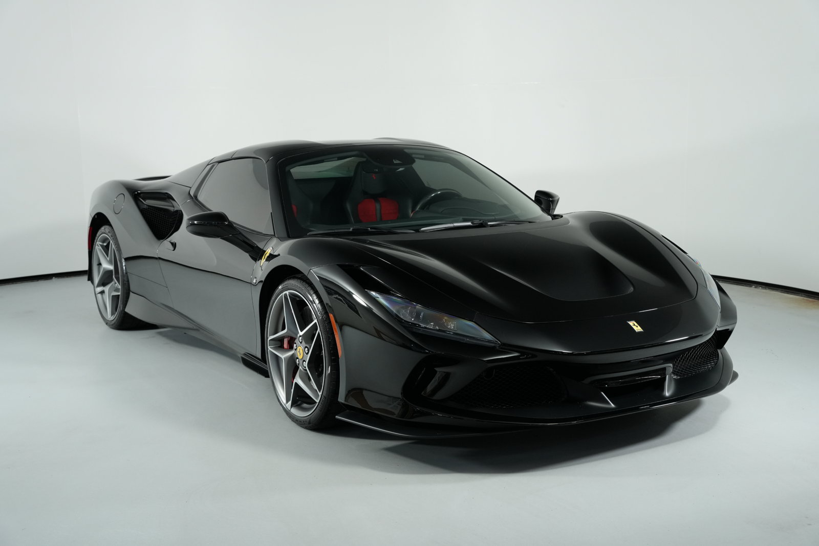 Used 2022 Ferrari F8 Spider RWD image 2