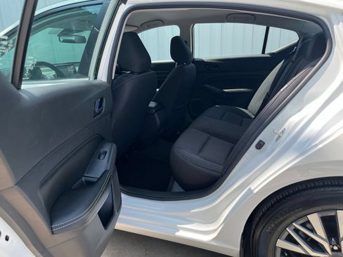Used 2025 Nissan Altima 2.5 SV FWD image 12