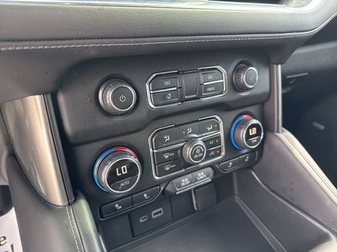 Used 2021 Chevrolet Tahoe Z71 w/ Z71 Signature Package AWD/4WD image 25