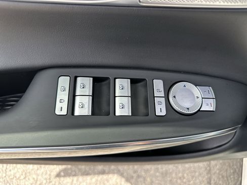 Used 2025 Genesis GV70 2.5T AWD/4WD image 15