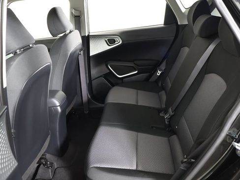 Used 2025 Kia Soul LX w/ LX Technology Package FWD image 31