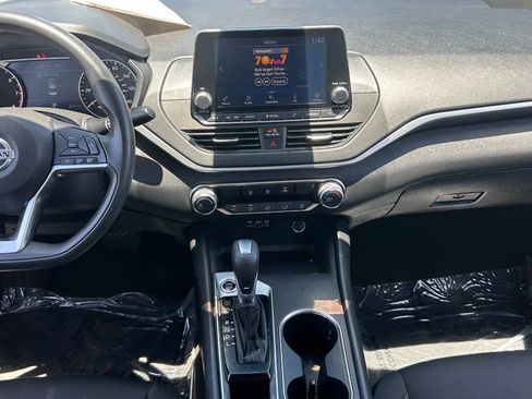 Used 2022 Nissan Altima 2.5 SV FWD image 17