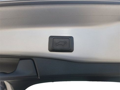 Used 2019 Toyota RAV4 Limited image 19