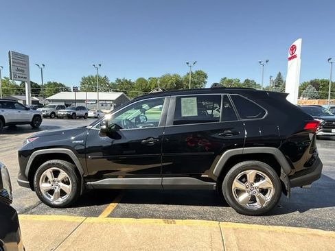 Used 2021 Toyota RAV4 XLE Premium AWD/4WD image 5