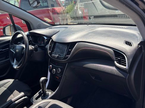 Used 2021 Chevrolet Trax LT w/ LT Convenience Package FWD image 25