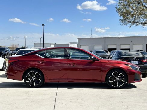 Used 2024 Nissan Altima 2.5 SR image 3