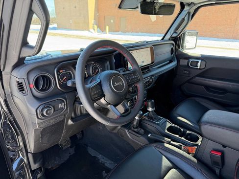 Used 2024 Jeep Wrangler Unlimited Rubicon image 19