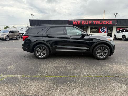 Used 2021 Ford Explorer XLT w/ Equipment Group 202A AWD/4WD image 4