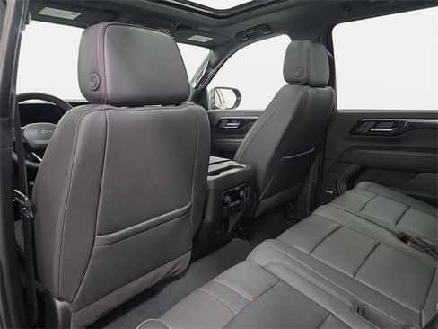 Used 2025 Chevrolet Suburban RST w/ Comfort Package image 12