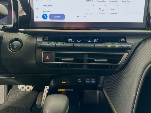 Used 2025 Toyota Camry SE image 15