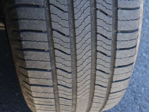 Used 2020 Buick Enclave Essence image 10