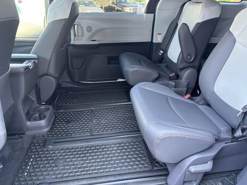Used 2021 Toyota Sienna XSE FWD image 23