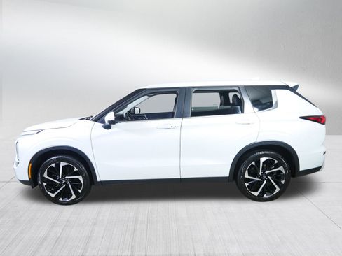 Used 2024 Mitsubishi Outlander SE image 4
