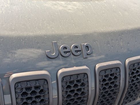 Used 2022 Jeep Cherokee Trailhawk w/ Premium Leather Package AWD/4WD image 10