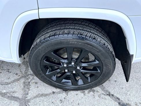 Used 2020 Jeep Grand Cherokee Altitude image 22