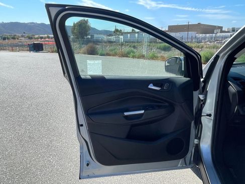 Used 2018 Ford Escape SE FWD image 19