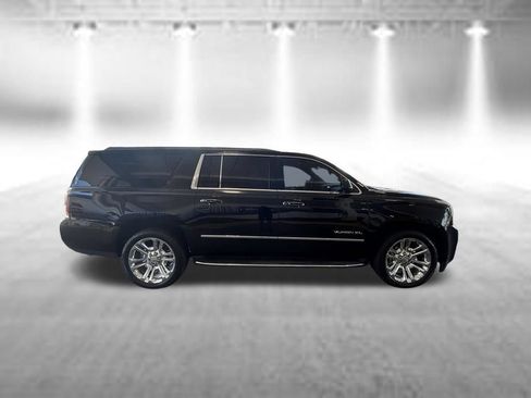 Used 2017 GMC Yukon XL SLT w/ Premium Edition AWD/4WD image 3