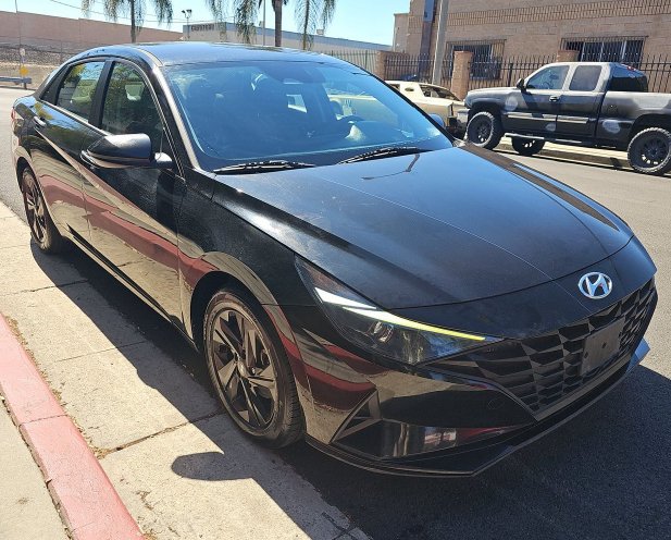 Used 2023 Hyundai Elantra Blue FWD image 3
