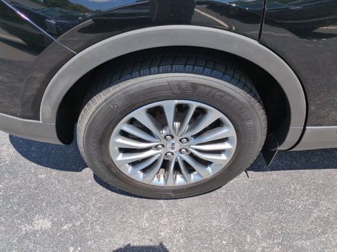 Used 2017 Lincoln MKX Select w/ Select Plus Package FWD image 9