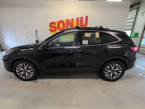 Certified 2021 Ford Escape Titanium image 2