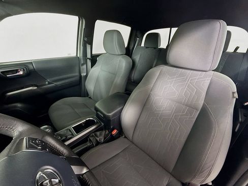 Used 2019 Toyota Tacoma TRD Sport w/ Technology Package RWD image 11