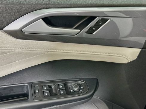 Certified 2025 Volkswagen Taos SEL AWD/4WD image 19