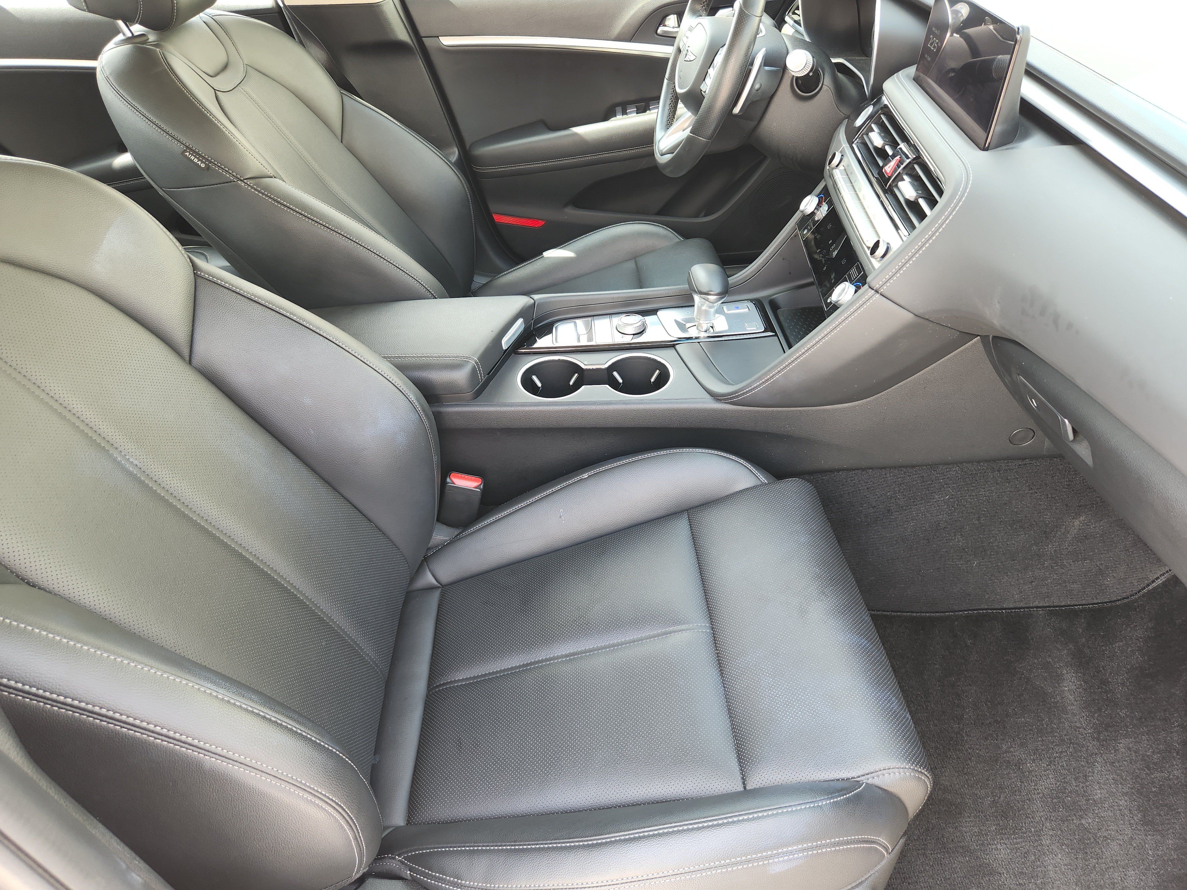 Used 2025 Genesis G70 2.5T RWD image 16