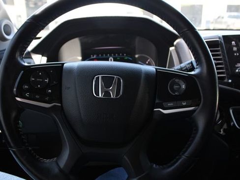 Used 2019 Honda Pilot Touring image 16