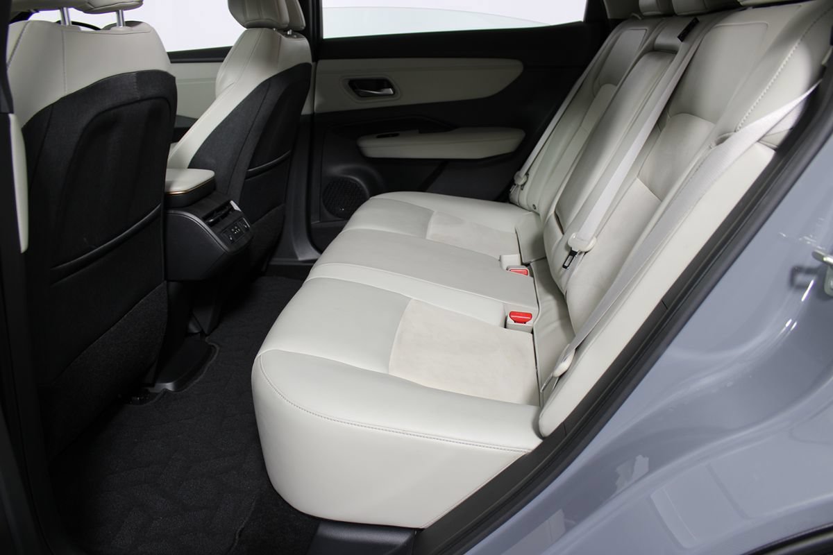 Used 2024 Nissan Ariya FWD image 20