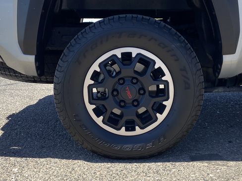 Used 2024 Toyota Tacoma TRD Off-Road AWD/4WD image 9