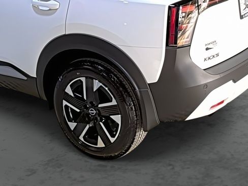 New 2026 Nissan Kicks SV image 9